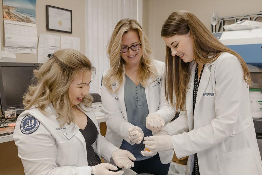 Students from the medicinal and biological chemistry degree program participate in a laboratory task.